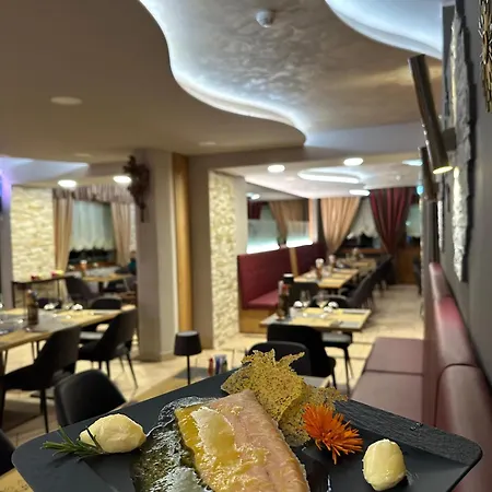 Edelweiss Con Ristorante Note Di Gusto 3* Forni di Sopra