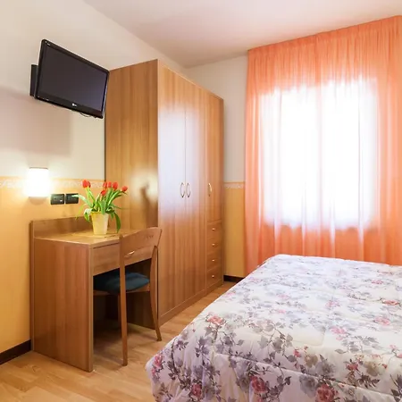 Edelweiss Con Ristorante Note Di Gusto Hotel 3*